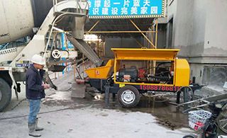 細石混凝土泵產(chǎn)品和運營的關(guān)系是什么-相輔相成[魯科重工]